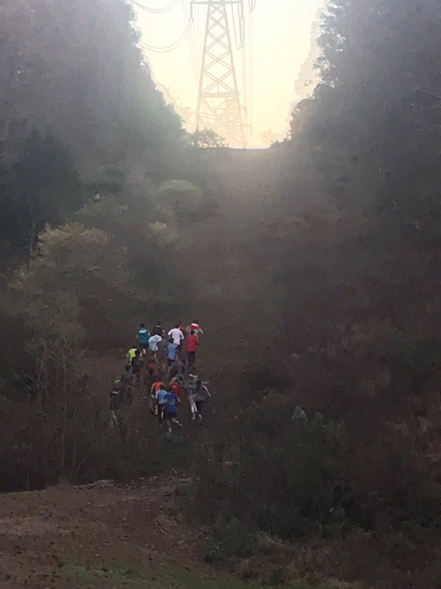 JordanRunners's tweet photo. .@JHSFalcons runners head for the hills. #WinterTrack @JordanFalcons @NCRunners @gbrosnan @bm76851 https://t.co/CXPcA5alC2