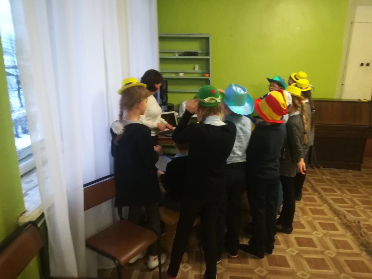 29.11.2018 г. ребята из танцевального коллектива "Настроение", с руководителем Кокоревой И.В., провели танцевальную вечеринку "Танцевальный драйв". Ребят посмотрели клип "Мы маленькие звезды!", который сделала Кокорева И.В. Игры, танцы, конкурсы! Было очень весело!