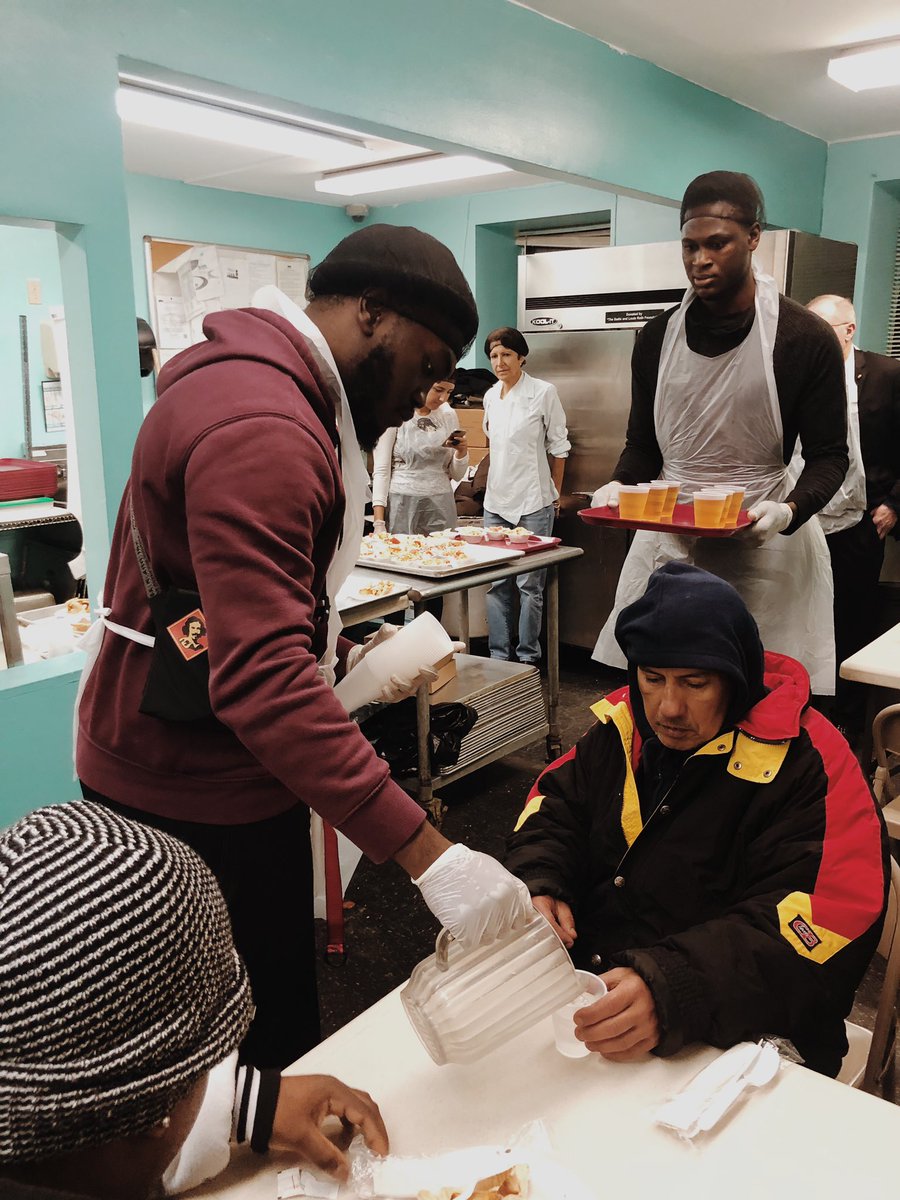 Yakingzz's tweet photo. Had a great time feeding the homeless. Happy Thanksgiving to all. Spread love ❤️ #YoungAfricanKingz #yakingz #happythanksgivng https://t.co/mAyefmN6Iu