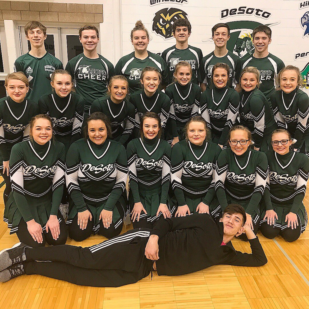 DHS_Cheer_'s tweet photo. DHS Wrestling Cheer 📣🎀🤼‍♀️🤸‍♀️ https://t.co/1BRqIbwiyl