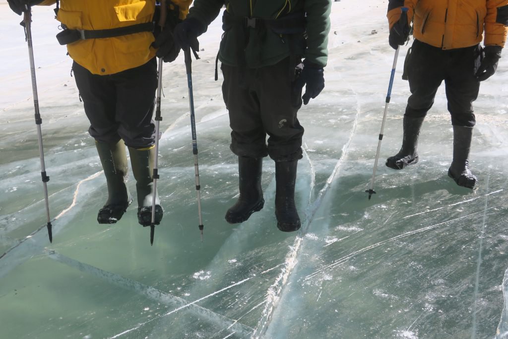 ChadarTrek's tweet photo. Featuring a surreal backdrop of nature colours, the #FrozenRiverTrek, commonly known as the #ChadarTrek, is one of the challenging treks in the #Ladakh region.,....https://t.co/aGr8KHikSE
#Chadartrek2019...////
 More #Information.............https://t.co/m2gVOW8lxb https://t.co/qzDXM8ezfk