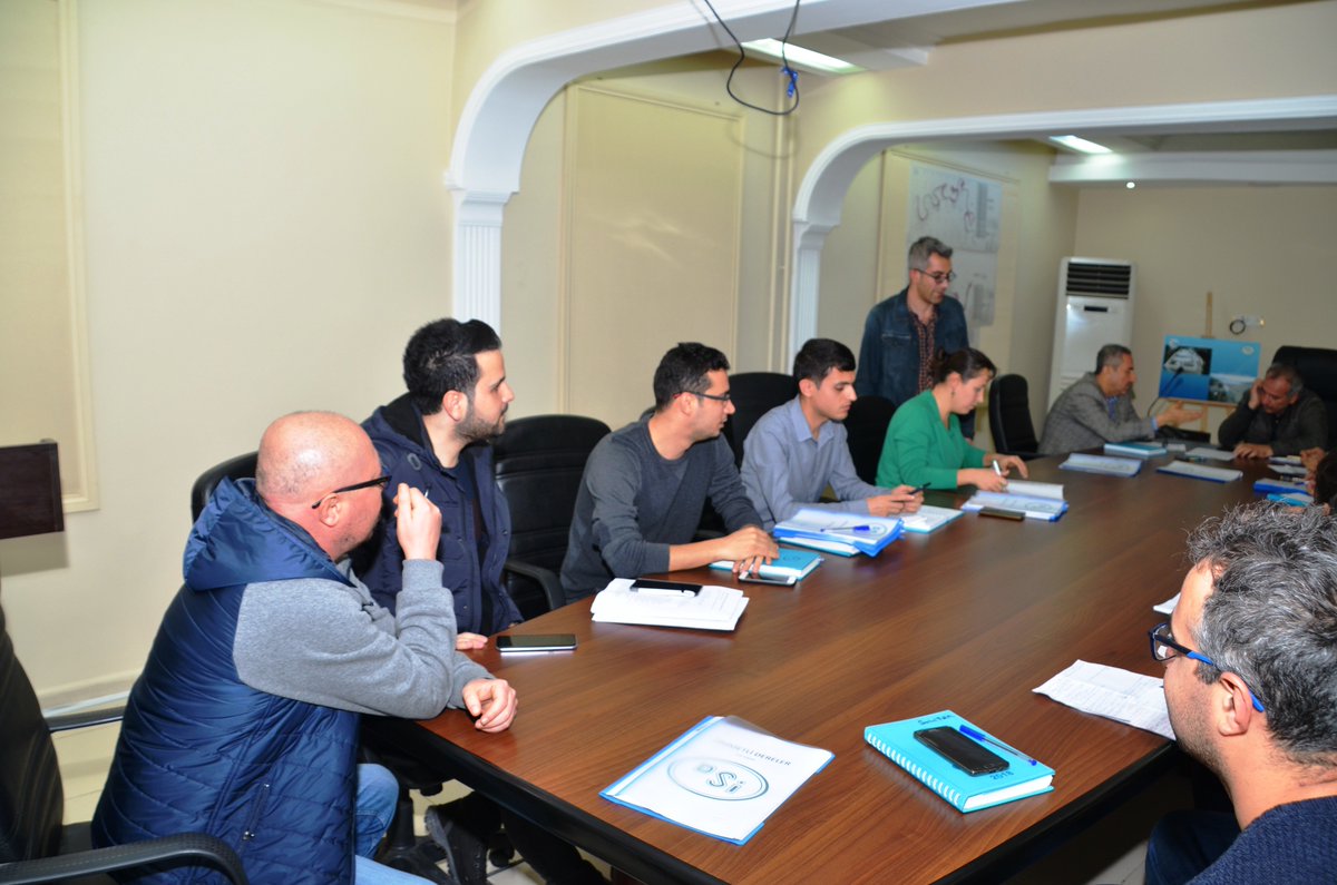 Hatay_Dsi's tweet photo. DSİ 63. Müdürlüğümüz  toplantı salonunda  DSİ Hatay Şube Müdür Yardımcısı Bülent Sönmez Başkanlığında zimmetli derelerle ilgili toplantı gerçekleştirildi; Hatay DSİ Şube Müdürlüğü bünyesinde 122 Adet  dere  bulunması nedeniyle birlikte istişarelerde bulunuldu. https://t.co/EBVCVAUy8h