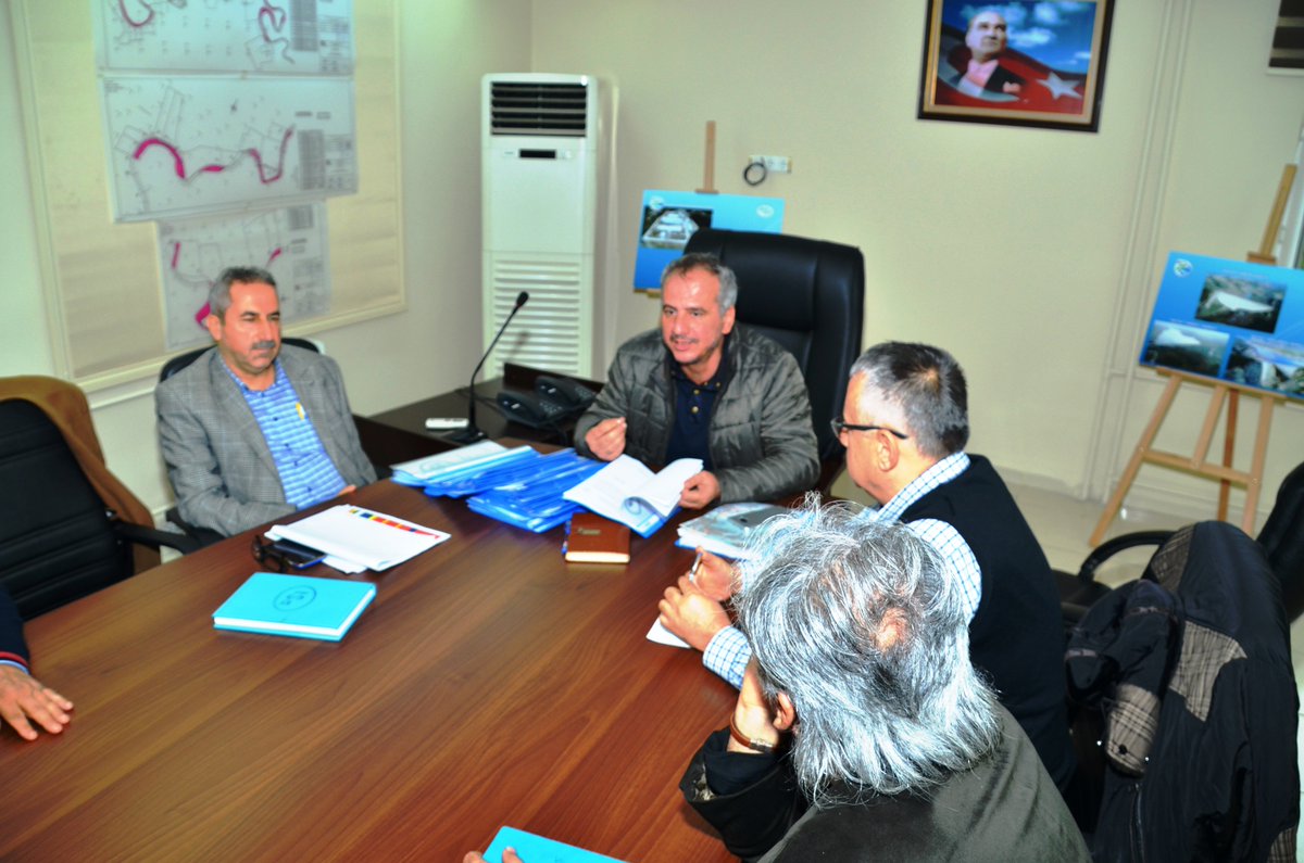 DSİ 63. Müdürlüğümüz  toplantı salonunda  DSİ Hatay Şube Müdür Yardımcısı Bülent Sönmez Başkanlığında zimmetli derelerle ilgili toplantı gerçekleştirildi; Hatay DSİ Şube Müdürlüğü bünyesinde 122 Adet  dere  bulunması nedeniyle birlikte istişarelerde bulunuldu.