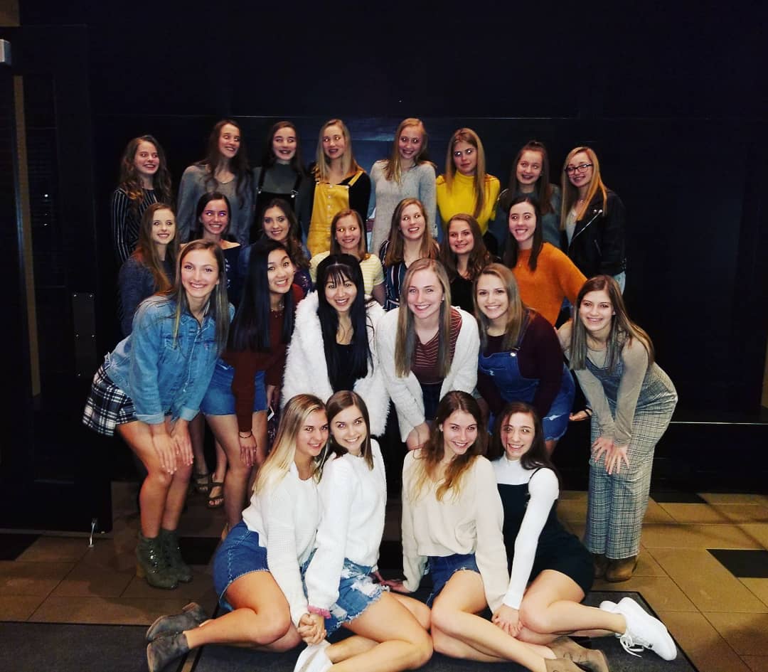 ankenydt's tweet photo. Team dinner before the big day! We are so excited to leave it all on the floor tomorrow 💕
•
 Thanks District 36 for the most delicious food &amp; for hosting!
•
#TheDistrict #District36 #PrairieTrail #AHSDT #ISDTAstate19 #Hawks #Community https://t.co/fj7lqSRqjO