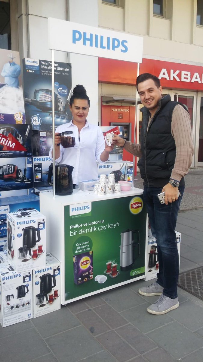 KayraGrup's tweet photo. Philips Viva Collection serisi Çay Makinesi ile taptaze ve sıcacık çayın keyfini çıkarın. Tanıtım noktalarımız da bu çay keyfini deneyimlemek üzere sizleri stantlarımıza bekliyoruz… #KayraGrup #PhilipsSDA https://t.co/5aL4H7e1jv