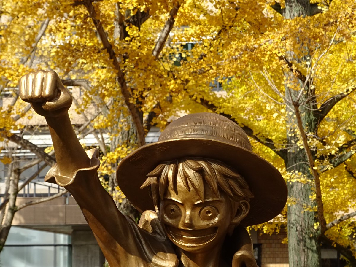 Would you pay $189,000 for this gold 'One Piece' statue?