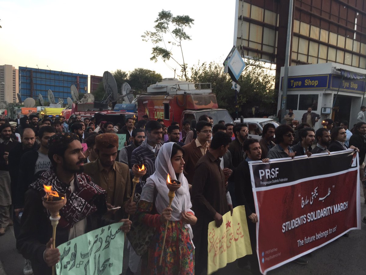 ProgStudentsFed's tweet photo. #StudentsSolidarityMarch outside #Islamabad Press Club right now to demand for our rights!
#LetStudentsUnionize https://t.co/P7ClDDa0Ng
