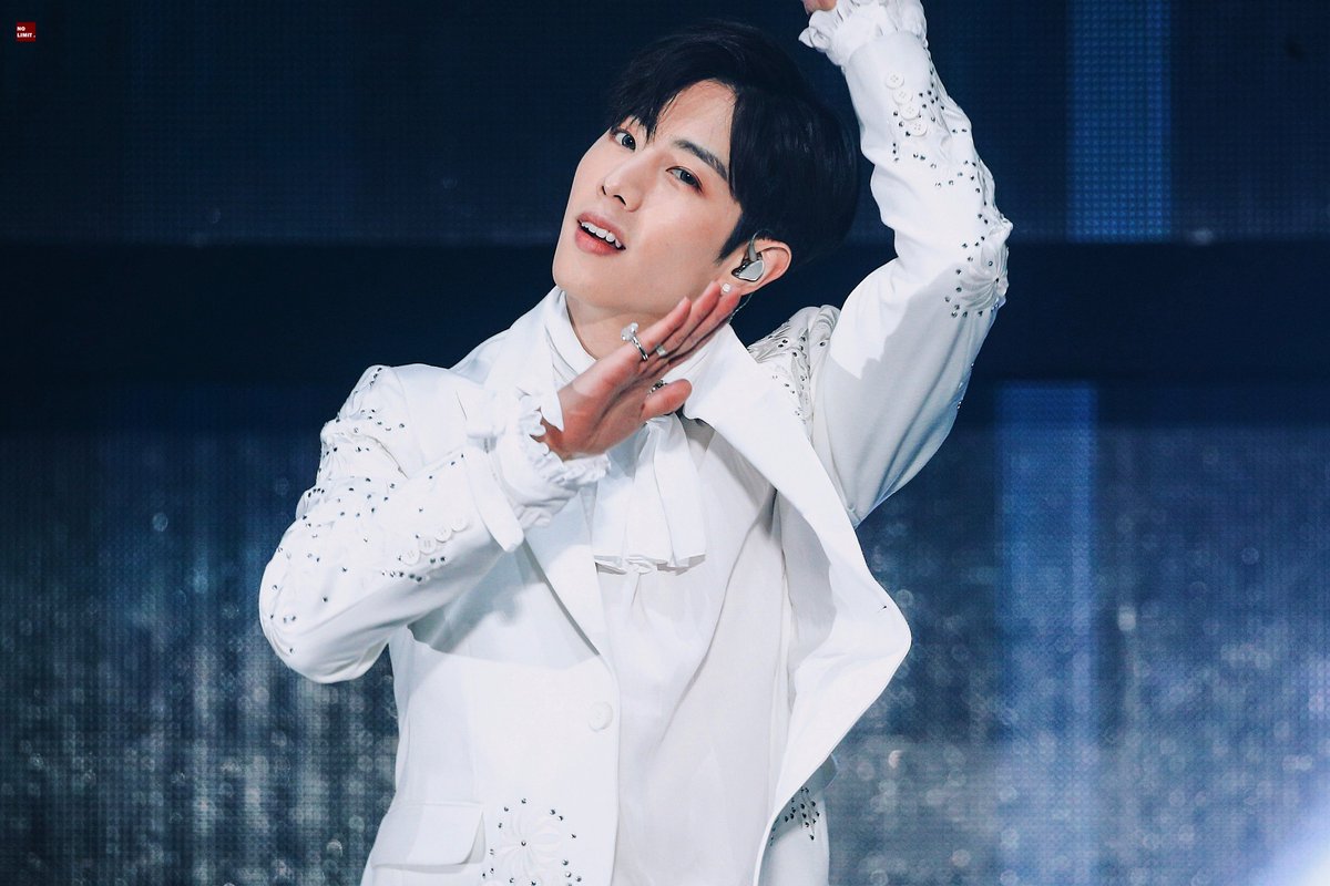 NOLIMIT0904's tweet photo. ⚡️ 181128 AAA

#GOT7⁠ #갓세븐⁠ #마크 #MARK https://t.co/Ep3EdwVrpH