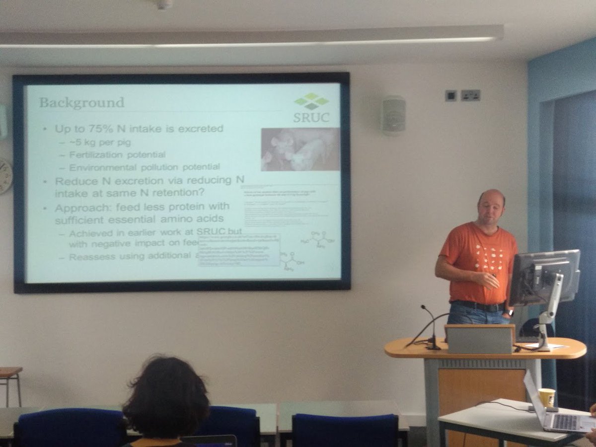 ResearchNCircle's tweet photo. Jos Houdijk describing how pig feed can be reformulated to use less protein while improving the feed conversion ratio and potentially decreasing N excretions. https://t.co/knErBwI2ye