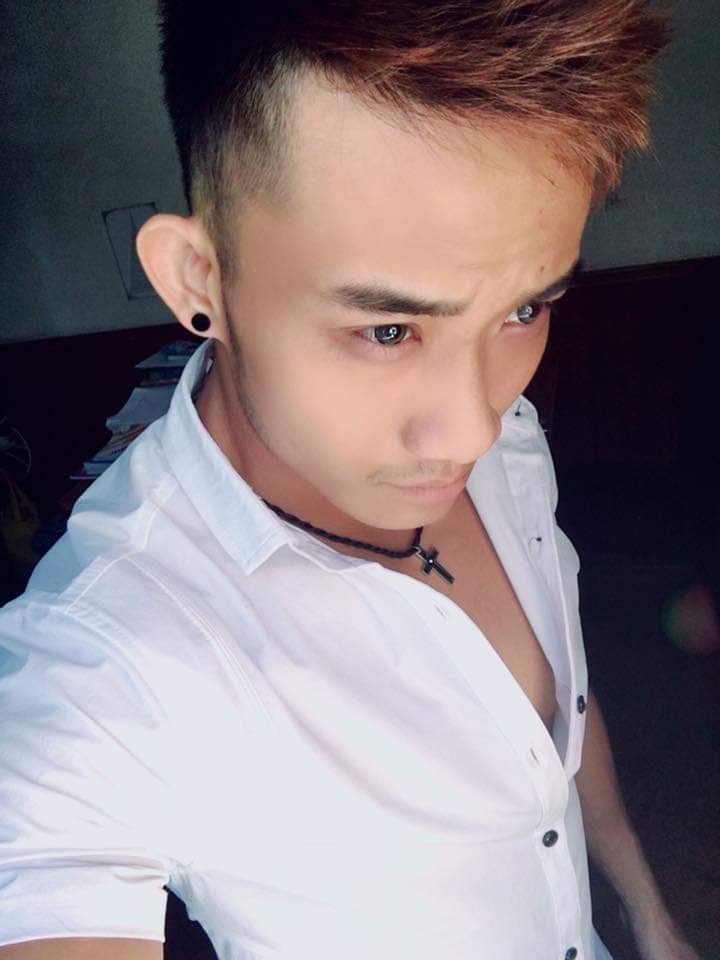 DeeDeeRed4's tweet photo. ေခ်ာသြားလား https://t.co/ZIDwpQmj8Q