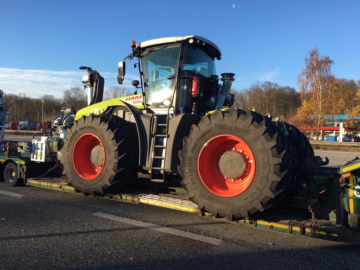 moveero's tweet photo. #GKNWheels on their way to customers. #Profifgrip wheels on the CLAAS tractor and #Profifitwheels on the slurry tanker. #agribusiness #Tractors #wheels #tyres #tires #rims #FridayFeels https://t.co/gqhh3ok8zZ