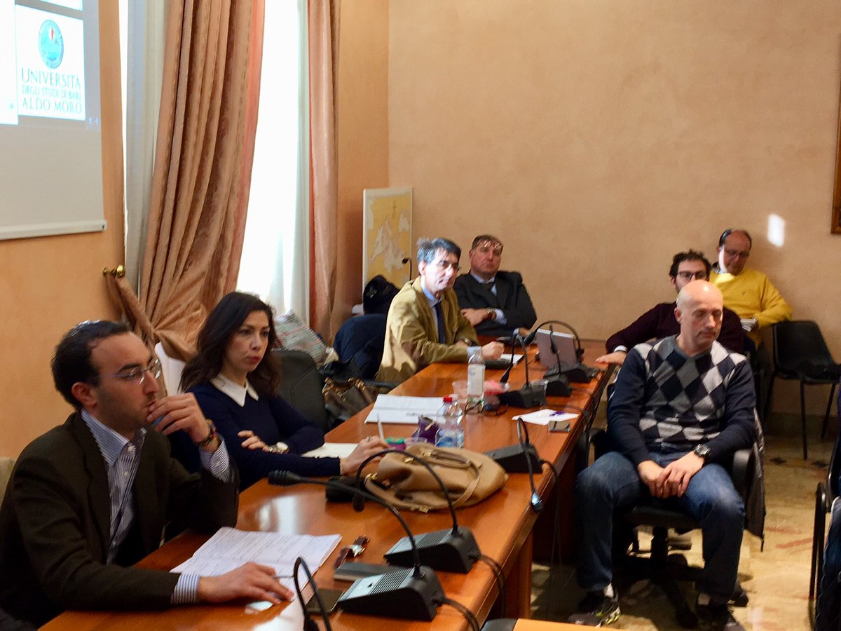 AdSPMAM's tweet photo. “ ll #porto e le iniziative dell’#autoritàdisistemaportualemareadriaticomeridionale per la #zes Adriatica: la #blueeconomy ” settima lezione del #master in “#porti #retroporti e #zes “
#students #learn #port #uniba #kickoff2018 @patronigriffi @adsp_mar_adriatico_meridionale https://t.co/DveBRWbjfG