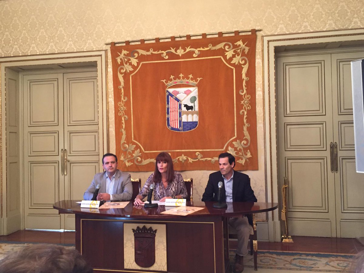 La Concejala de Comercio, Consumo y Mercados, Almudena Parres Cabrera en la presentación de la III Semana de las Legumbres, que tendrá lugar del 5 al 11 de diciembre.#semanalegumbres #omicsalamanca