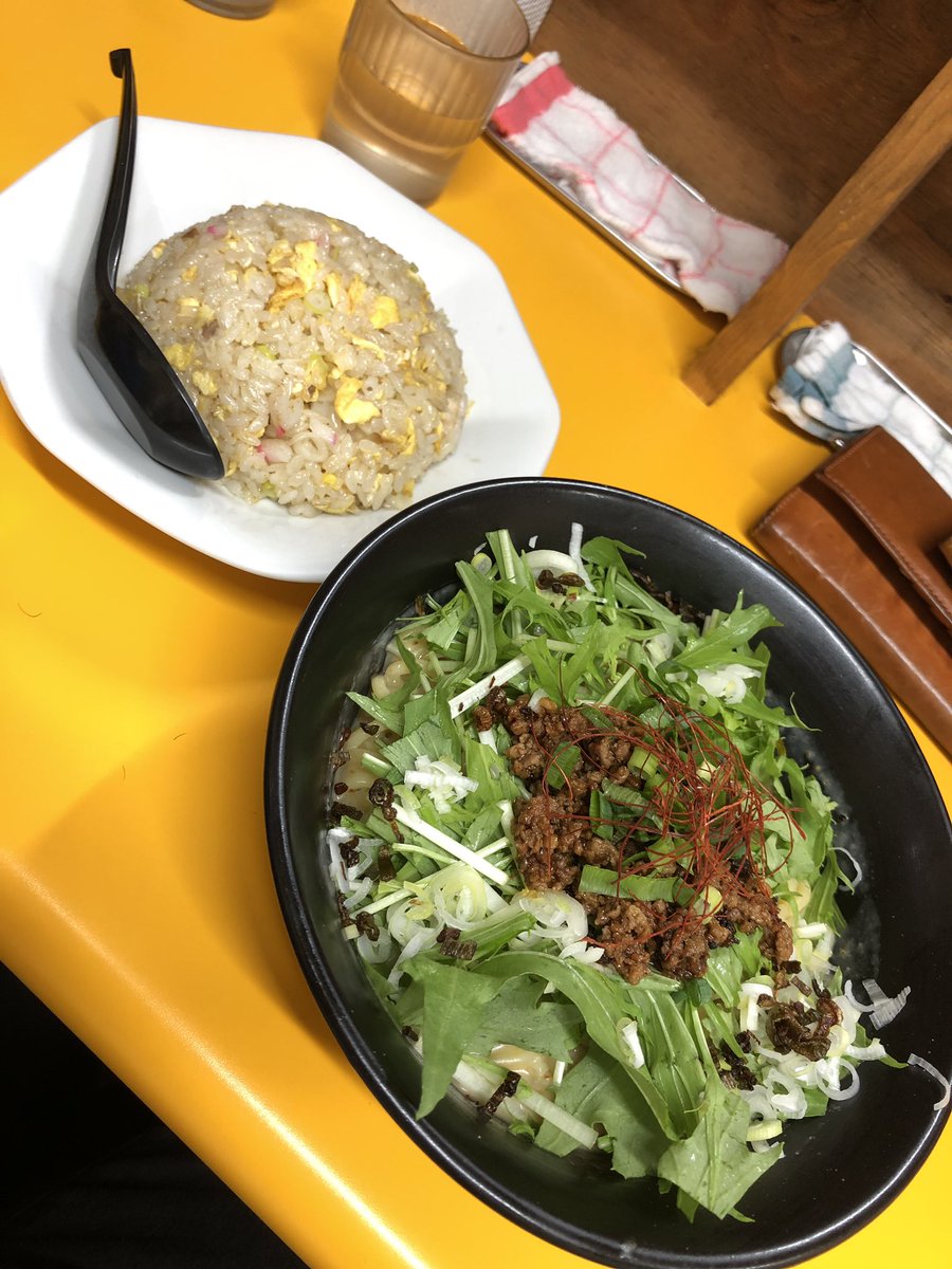 久々の大友食堂

限定の坦々油そばに
今回は贅沢にチャーハンも

安定の美味しさでした👍👍

あ、心を込めて作っていただきありがとうございます笑

ゴリラさんごちそうさまでした🙏

#大友食堂