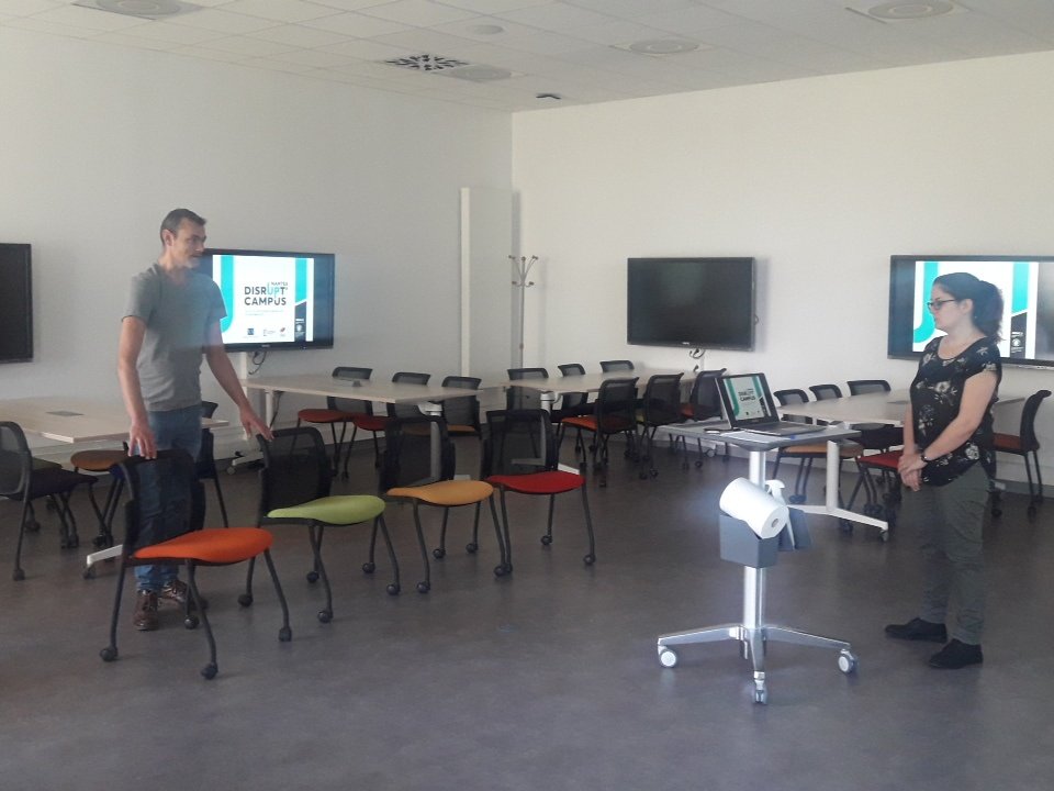 DisruptCampus44's tweet photo. Découverte de la #sallePixa, salle d'innovation pédagogique @UnivNantes, par @alinedeschamps, notre intervenant #DataScientist de @dacta_fr ! Rdv au #DisruptDay mardi prochain ! 🖥🖱⌨ https://t.co/DCbAwrFXlB