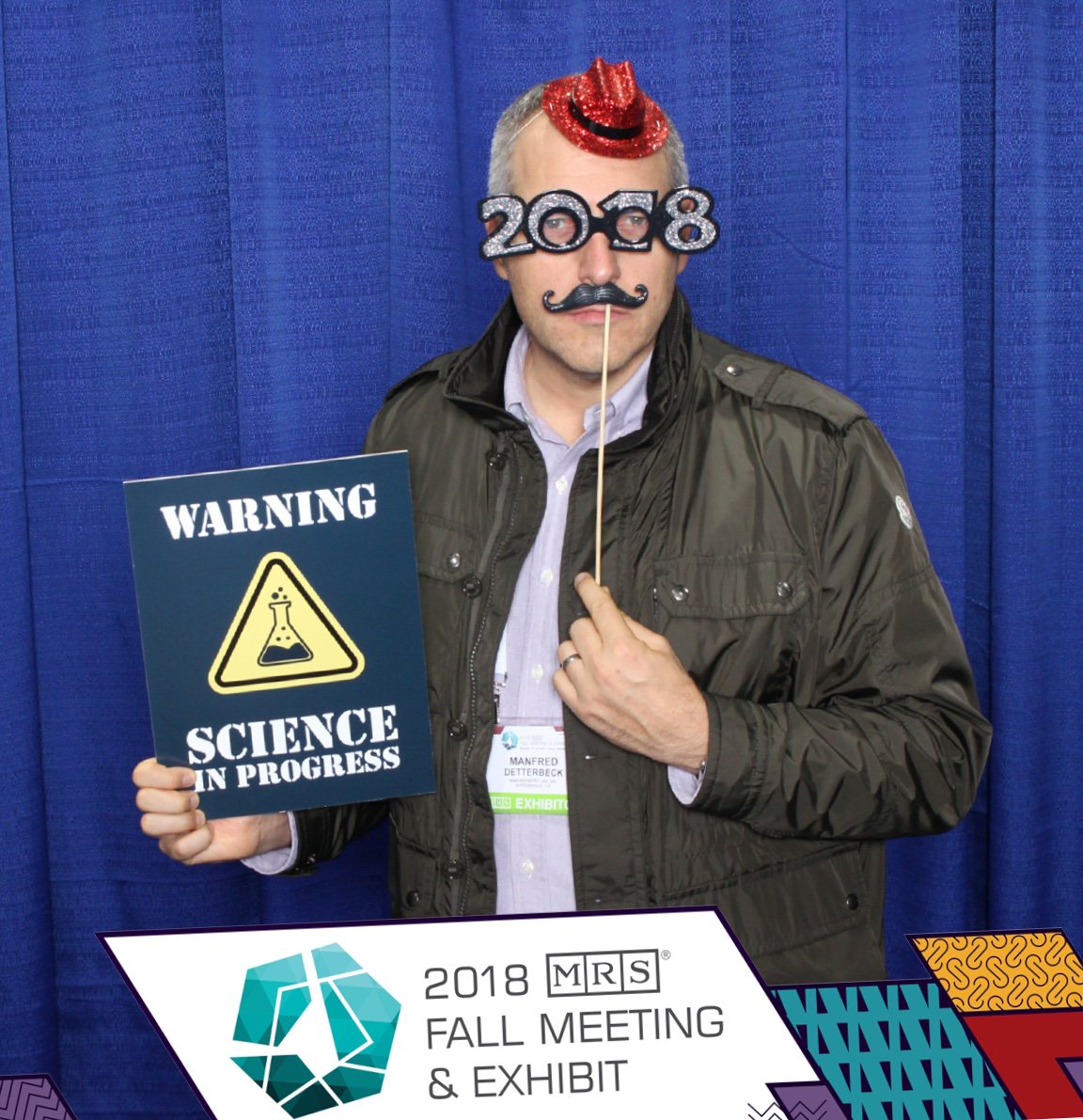 NanoWorld's tweet photo. Time flies at the #MRSFall2018 when you are having fun with science and the selfie booth. Have a good last day at #F18MRS ! See you again soon to talk about #materialsscience and #AFMprobes for #atomicforcemicroscopy https://t.co/mcjbX2YMpm