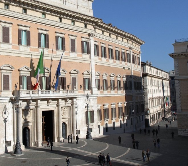 Montecitorio's tweet photo. Oltre alla funzione legislativa, il Parlamento esercita altre importanti funzioni come quelle di indirizzo e di controllo sull'attività del Governo. Tra gli strumenti di cui dispone ci sono gli atti di indirizzo e di sindacato ispettivo: https://t.co/5hA4JLgj75 #WikiCamera https://t.co/Lml5KX6vvT