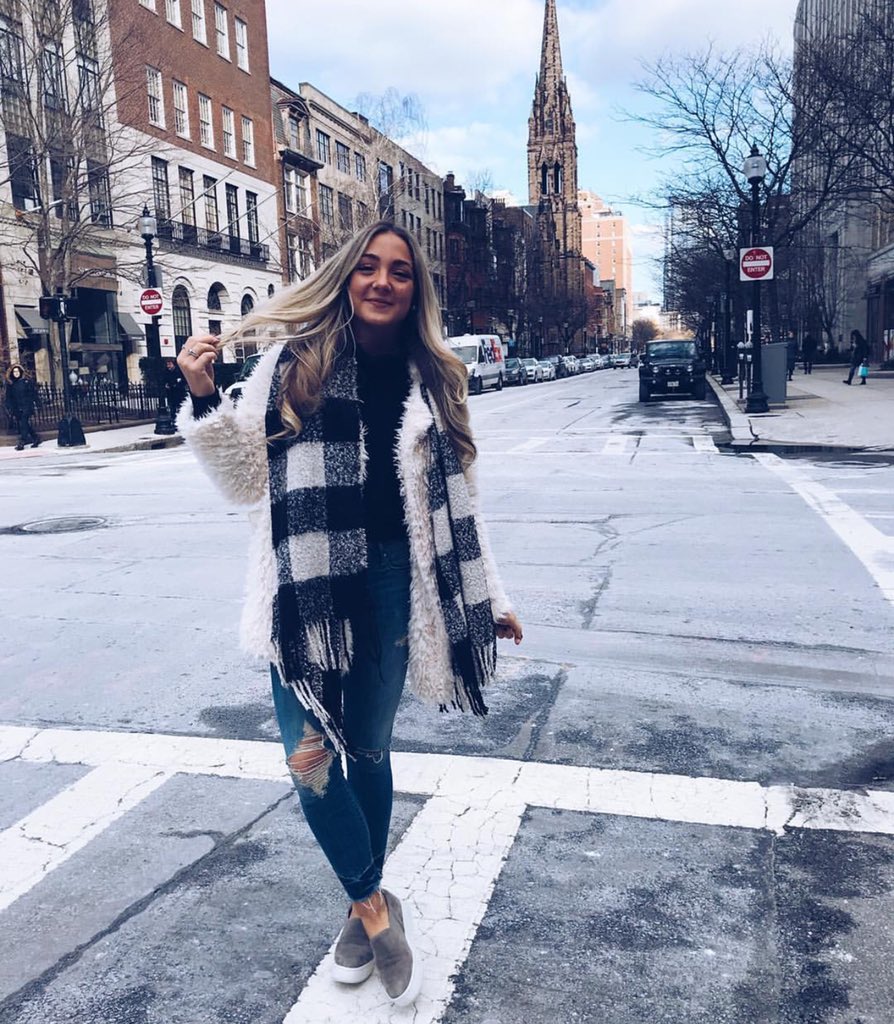 carolelarson tweet media