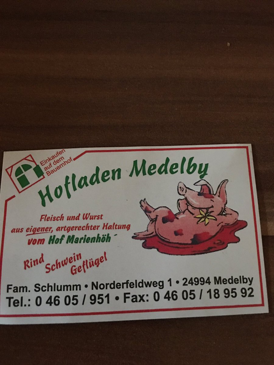 ReneRohwer's tweet photo. Makaber... #wtf #tierdarstellung #schonkrass https://t.co/CHIfatfd9C