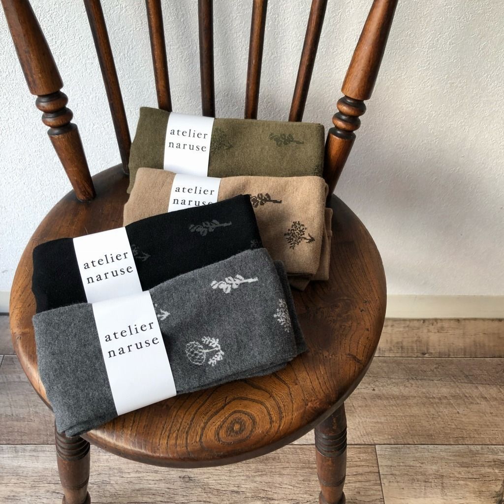 Base ベイス Base Univ 開講 On Twitter モノトーンのフラワー柄に なんだかほっこり 冬の足元を温めるコットンタイツ 寒い日に手放せないアイテムです シンプルなワンピースと合わせて 足元を主役にしても良いですね Atelier Naruse コットン