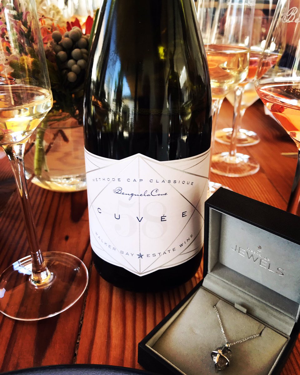 MartelizeBrink's tweet photo. This makes Summer happy. The newly launched #mcc #Cuvee58 Sauvignon based. Fruity and light. Perfect for long sunny lunches. Benguela is a mine cove of sauvignon. They can make more than 340 sauvignon blancs from the bounty @BenguelaCove has to offer. #addsparkle @SamarieSmith https://t.co/XlMip9Nmgc
