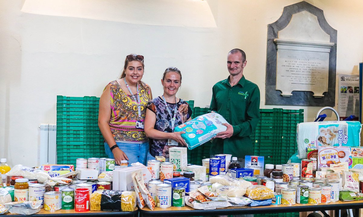 StLegerHomes's tweet photo. For many people in our community, foodbanks play an important role by helping put good quality food on the table when times get tough. We are committed to supporting their work helping vulnerable people wherever we can. #Foodbanks #DoncasterIsGreat #MakingADifference #SLHDmad2018 https://t.co/9XSurOYbR4