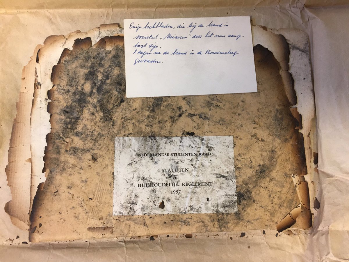 Zojuist een aantal historische documenten uit 1959 van de grote brand bij Leidsche Studentenvereniging <a href="/minerva/">L.S.V. Minerva</a> teruggegeven aan de president #documentenmetbrandschade #3december1959