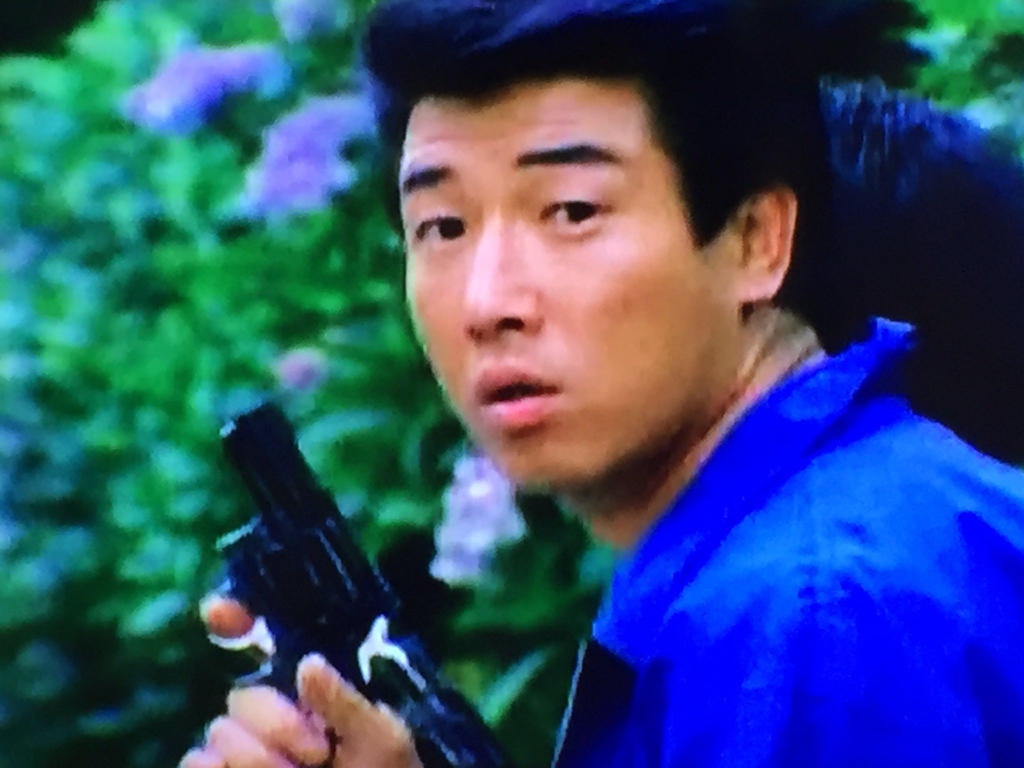 ブロンズ胸像 銃を持つ男性