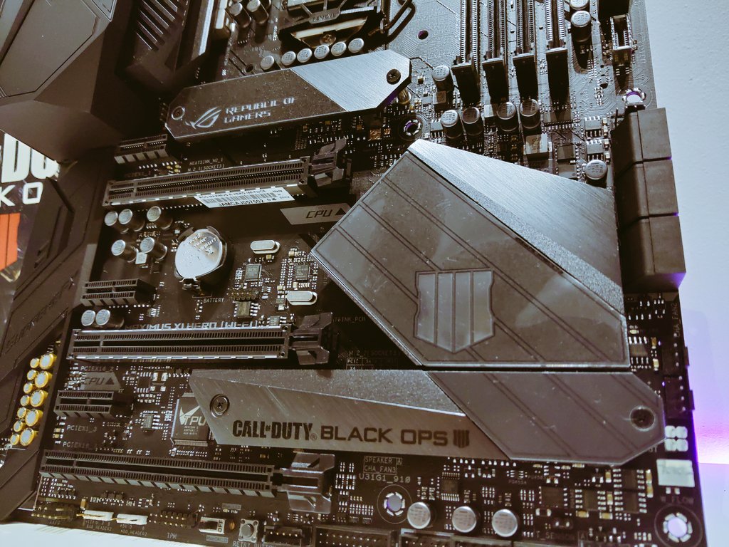 Tedeous's tweet photo. Arrivée de la magnifique MAXIMUS XI HERO de @ASUS_ROG_FR en édition limité Black OPS 4 ! En attendant la vidéo je vous laisse profiter des photos 📷🤩😍
✔️https://t.co/9POgWVC3pi
#BlackOps4 #limitededition #teamted #asusrog #maximusxihero @BBTVfr #hardware #hardwarefr https://t.co/CIIBY4ovEw