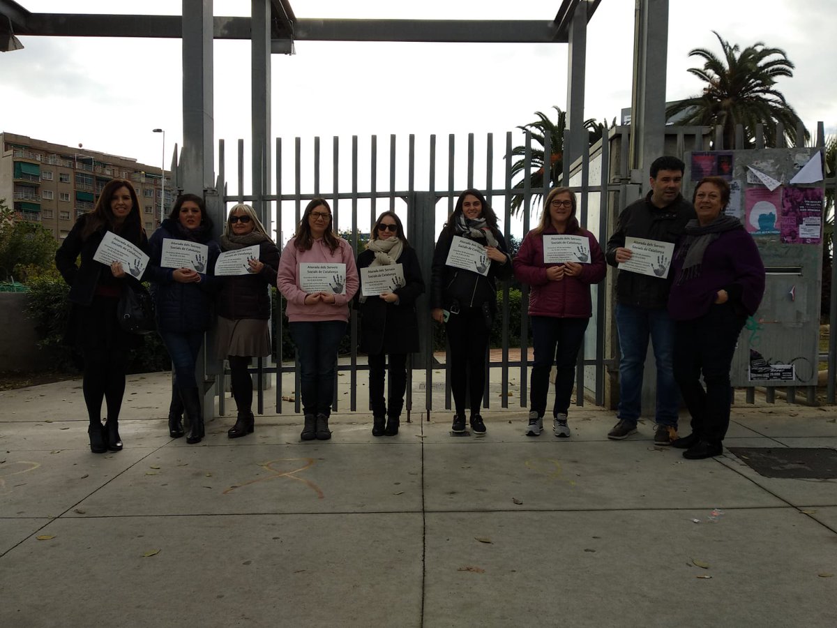 CATAC_IAC's tweet photo. #Badalona
🆘TOT EL SUPORT A LES CONCENTRACIONS A LES PORTES DELS SERVEIS SOCIALS EN REBUIG A LES AGRESSIONS QUE PATEIXEN ENS PROFESSIONALS D'AQUEST ÀMBIT🆘
#aturadaserveissocials 
#prouagressions 
@CatacBadalona 
@AjBadalona https://t.co/F6qcHdWLxI