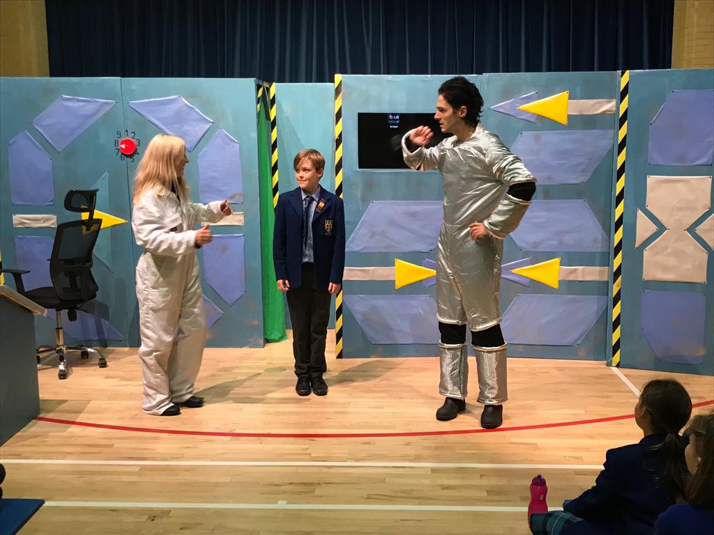 SVPS_News's tweet photo. Year 5 &amp; 6 loved the French play "Ticket pour l'espace" performed by @OnattiProdsLtd yesterday. 
#BringingLanguagesToLife https://t.co/fKSx8j9Uei