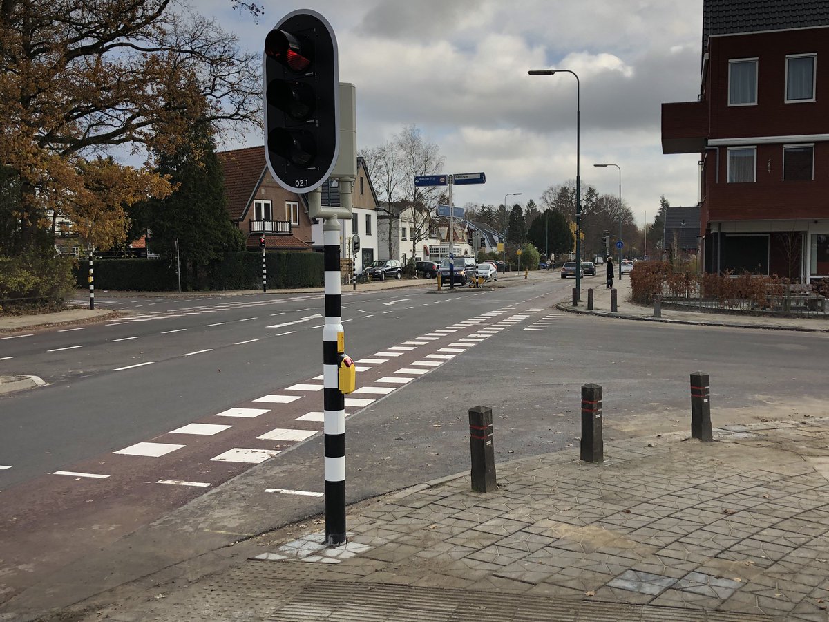 PascalSchepers's tweet image. Weer een kruising met nieuwe Vri en nieuw asfalt naar volle tevredenheid Arnhemsebovenweg / Traaij Driebergen in  gebruik genomen @MathijsPeters3 @heijmansnl @driebergen @gem_heuvelrug