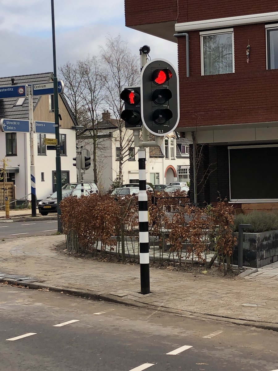 PascalSchepers's tweet image. Weer een kruising met nieuwe Vri en nieuw asfalt naar volle tevredenheid Arnhemsebovenweg / Traaij Driebergen in  gebruik genomen @MathijsPeters3 @heijmansnl @driebergen @gem_heuvelrug