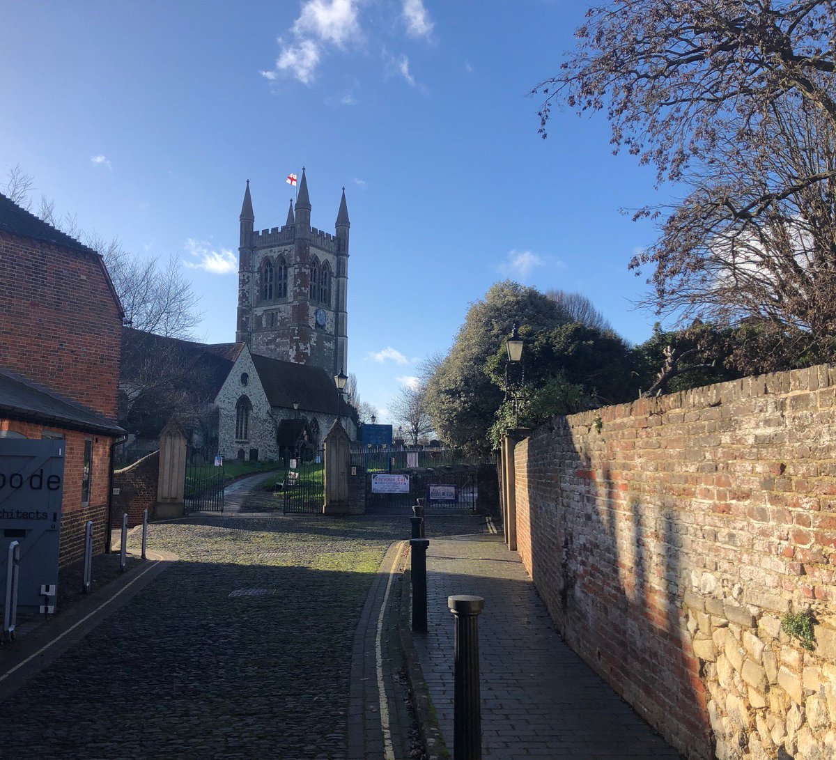 carbon6digital's tweet photo. Happy #StAndrewsDay! Here's a photo of St Andrews Church, taken from just outside our office today in sunny #Farnham. 😎🏴 #FridayFeeling! #WinterIsNotHere https://t.co/zXOwcYszTE