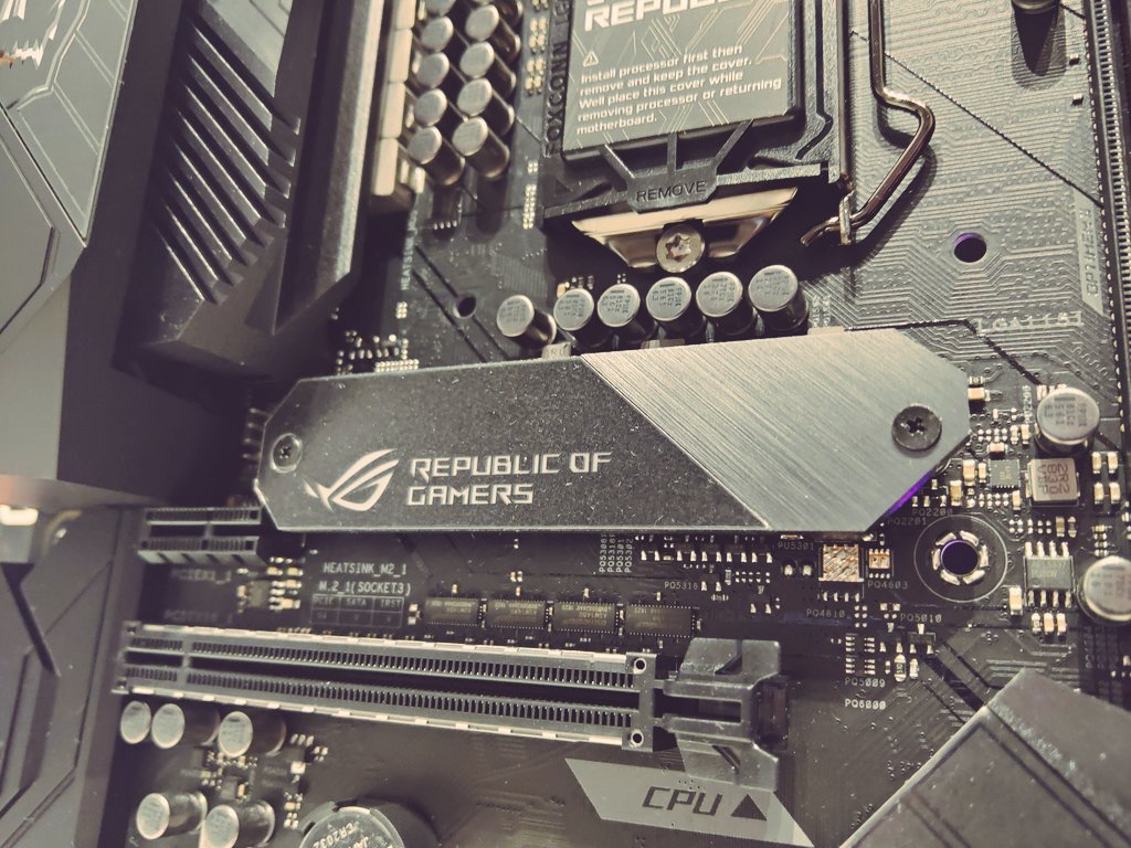 Tedeous's tweet photo. Arrivée de la magnifique MAXIMUS XI HERO de @ASUS_ROG_FR en édition limité Black OPS 4 ! En attendant la vidéo je vous laisse profiter des photos 📷🤩😍
✔️https://t.co/9POgWVC3pi
#BlackOps4 #limitededition #teamted #asusrog #maximusxihero @BBTVfr #hardware #hardwarefr https://t.co/CIIBY4ovEw