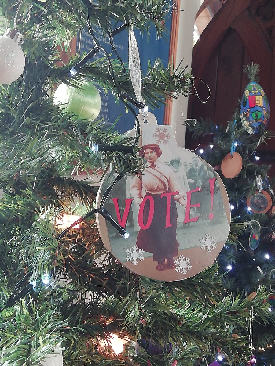 SandyNightOwls's tweet photo. We put up our 🌲 from the Christmas Tree Festival this morning! https://t.co/BmFuPlLgbJ