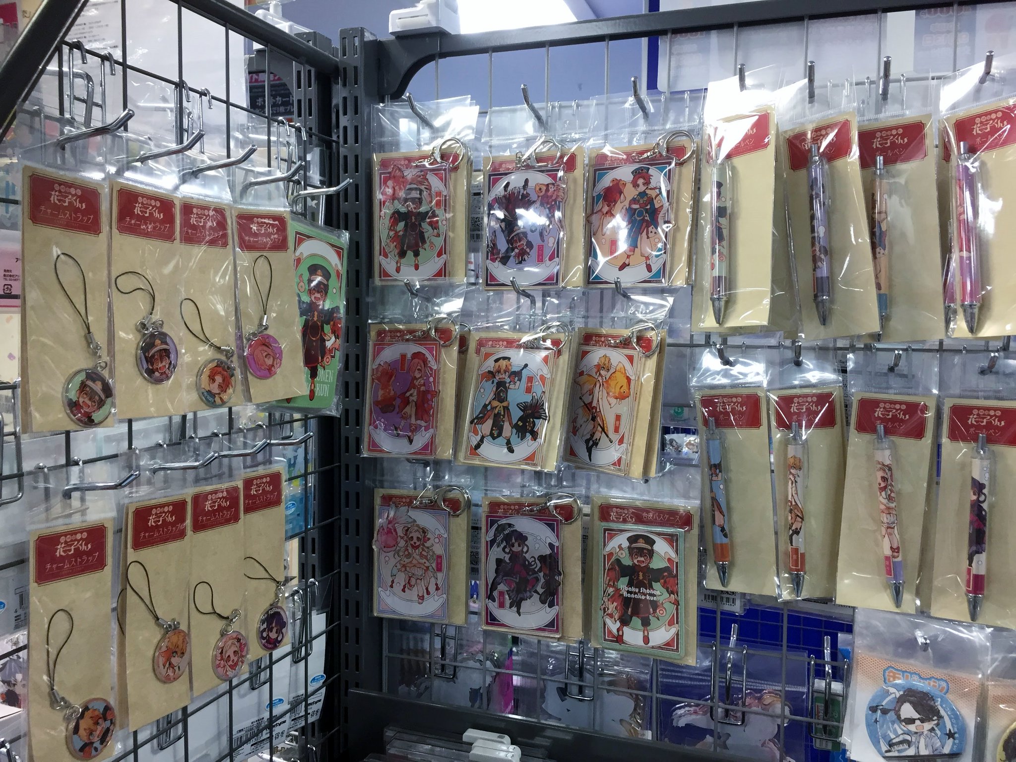 アニメイト福岡パルコ Auf Twitter 地縛少年花子くん 地縛少年花子くん デカキーホルダー ボールペン 合皮パスケース 手帳型スマホケース チャームストラップ 入荷したばい 予約のお引き取りも可能です 是非ご来店ください アニ 天神入荷