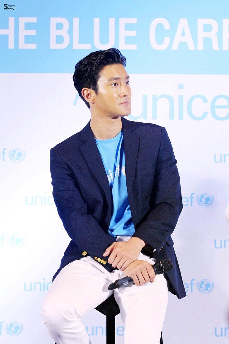 SAMY011029's tweet photo. [📷] 181112 The Blue Carpet Show for UNICEF

#Siwon #최시원 
#UNICEFBlueCarpet #SS7EncoreinBKK
#TheBlueCarpetShowforUNICEF https://t.co/RCPQfnCEWl