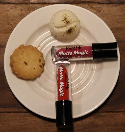 newu_dabur's tweet photo. My favorite lipstick and a cookie 💓💄 

Best combination ever!! #TGIF
Shop @JaqulineUsa range of lipsticks here: https://t.co/kxUHgGRTB8 
#NewU #ILoveJaqulineUSA #MatteMagic 🤩🍪 https://t.co/dNcXB00PVm