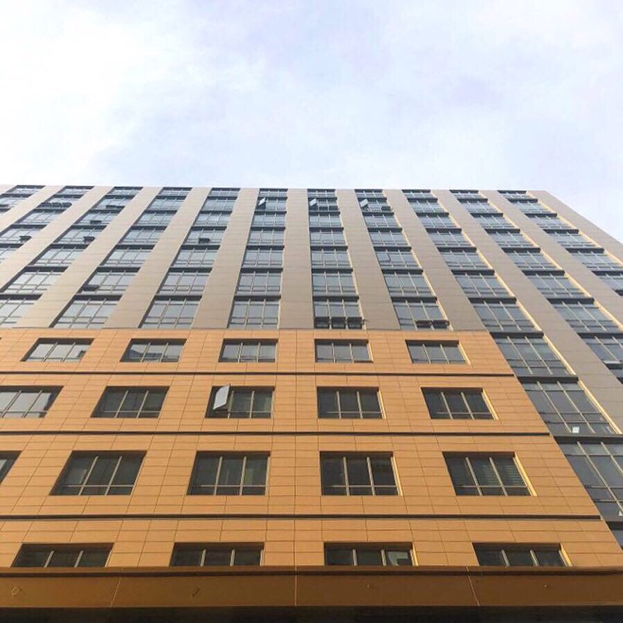 AlfrexUSA's tweet photo. #commercial #building being constructed with #Alfrex #fr #acm 👍
One of our most popular colors #champagne #gold and #fashiongray were used.
#architecture #design #construction #facade #material #mcm #firerate #cladding https://t.co/TxclxhTLwu