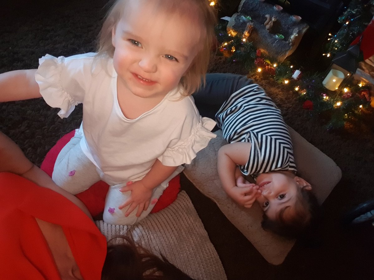 LinnyFagan's tweet photo. My girls xx https://t.co/QTKuNCClKZ