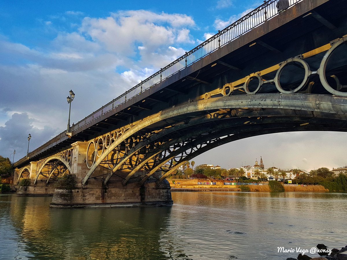 PuenteTriana #SevillaHoy #andalusia #Turismo #viajar #travel #HappyFriday #felizfindesemana #BuenosDiasATodos #VIERNES #lifestyle #bluesky <a href="/sevillaciudad/">Sevilla</a> <a href="/SalPorSevilla/">Sal Por Sevilla®</a> <a href="/LocalguideSVQ/">Local Guides Sevilla</a> <a href="/Sevilla_Turismo/">Turismo Provincia Sevilla</a> <a href="/viveandalucia/">Vive Andalucía</a> <a href="/AndaluciaenFoto/">Andalucía En Fotos</a> <a href="/andaluciaparais/">andaluciaparaiso ❤</a> <a href="/SPENDINandaluci/">SPEND IN Andalucía</a>