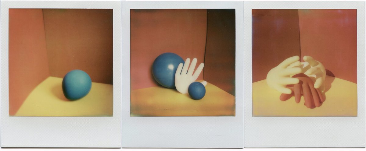 andreatonellot1's tweet image. Trittico rosso 
polaroid sx70 + polaroid
@HeillandiCH 

#polaroidoriginals #minimal #minimalism #instantphoto #sx70 #colors #silentmovie #sx70 #red #dream