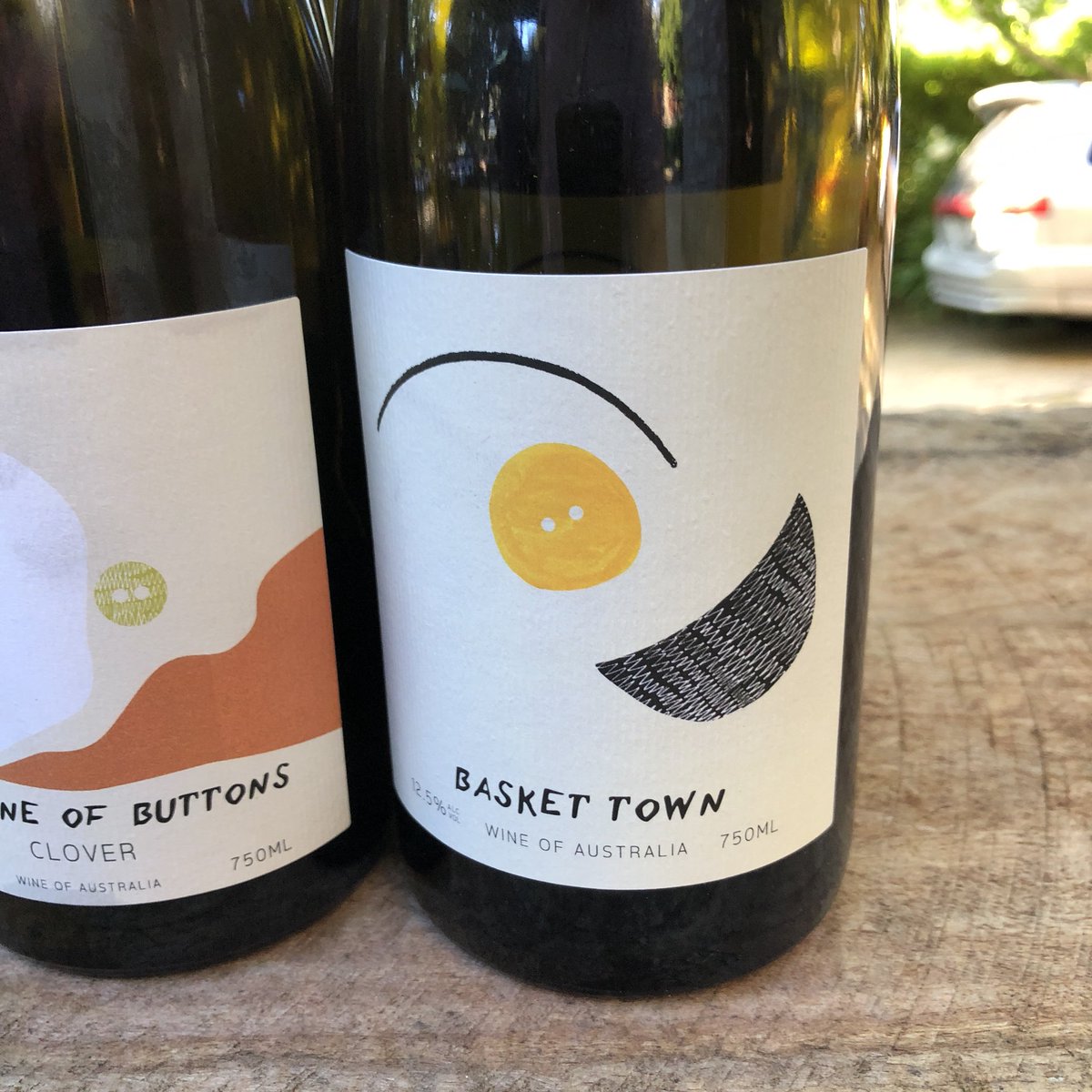 richardsiddle's tweet photo. In more serious Aussie wine news great time in #AdelaideHills cool climate sparklings, Pinots, Chardonnays & hipster #BasketRange winemakers transforming dying communities with new bar restaurant scene. Fascinating. @birdinhandwine @DeviationRdWine #OchotaBarrels @wine_australia https://t.co/8NtCs8ZE20