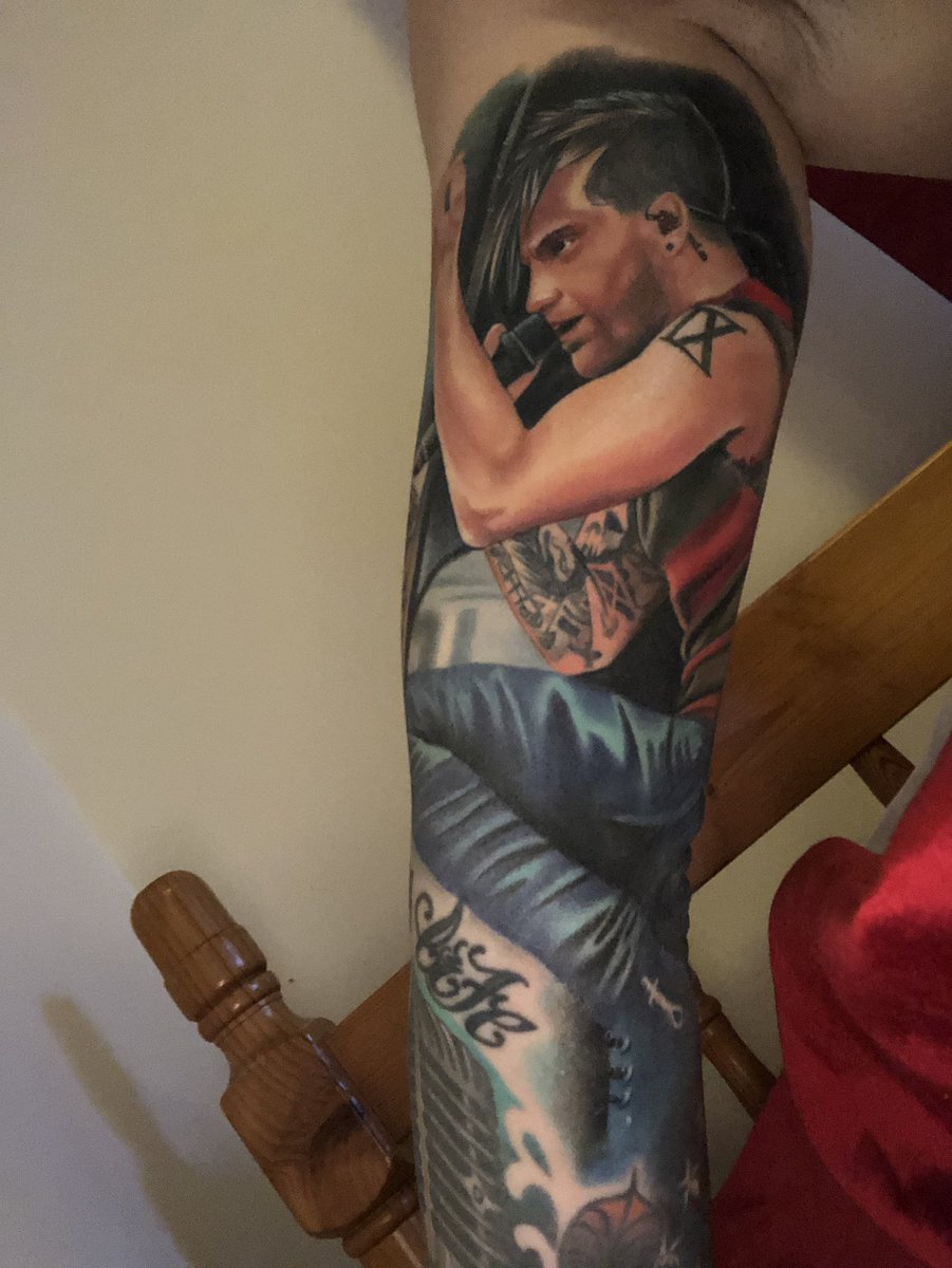 ItsAutumnSucka's tweet photo. New tattoo @ICENINEKILLS @SpencerICE9K https://t.co/SgpUffdq94