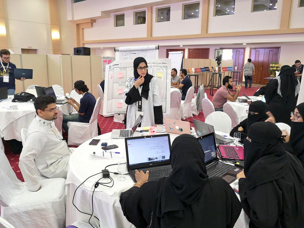SWJeddah2018's tweet photo. Startups at their inception 😍#ArtificialInteligence #swjeddah https://t.co/DyNAPuHhg4