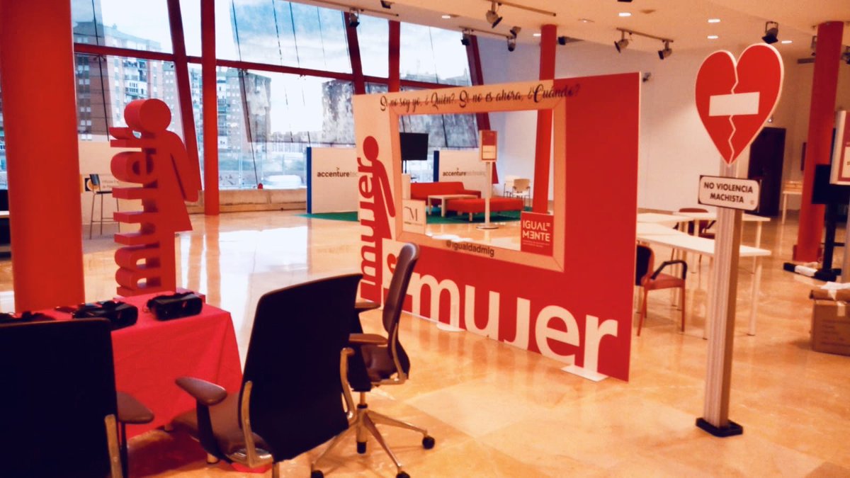 igualdadmlg's tweet photo. Hoy y mañana podrás encontrarnos en #TalentWomanEspaña en @Fycma. Visita nuestros estupendos stand: 
1️⃣ zona institucional 😎 para conocer nuestros servicios y programas.
2️⃣ zona interactiva con nuestro fotocall 📸 y nuestras gafas 360 🥽 de realidad virtual sobre machismo. https://t.co/7hP02Og05V