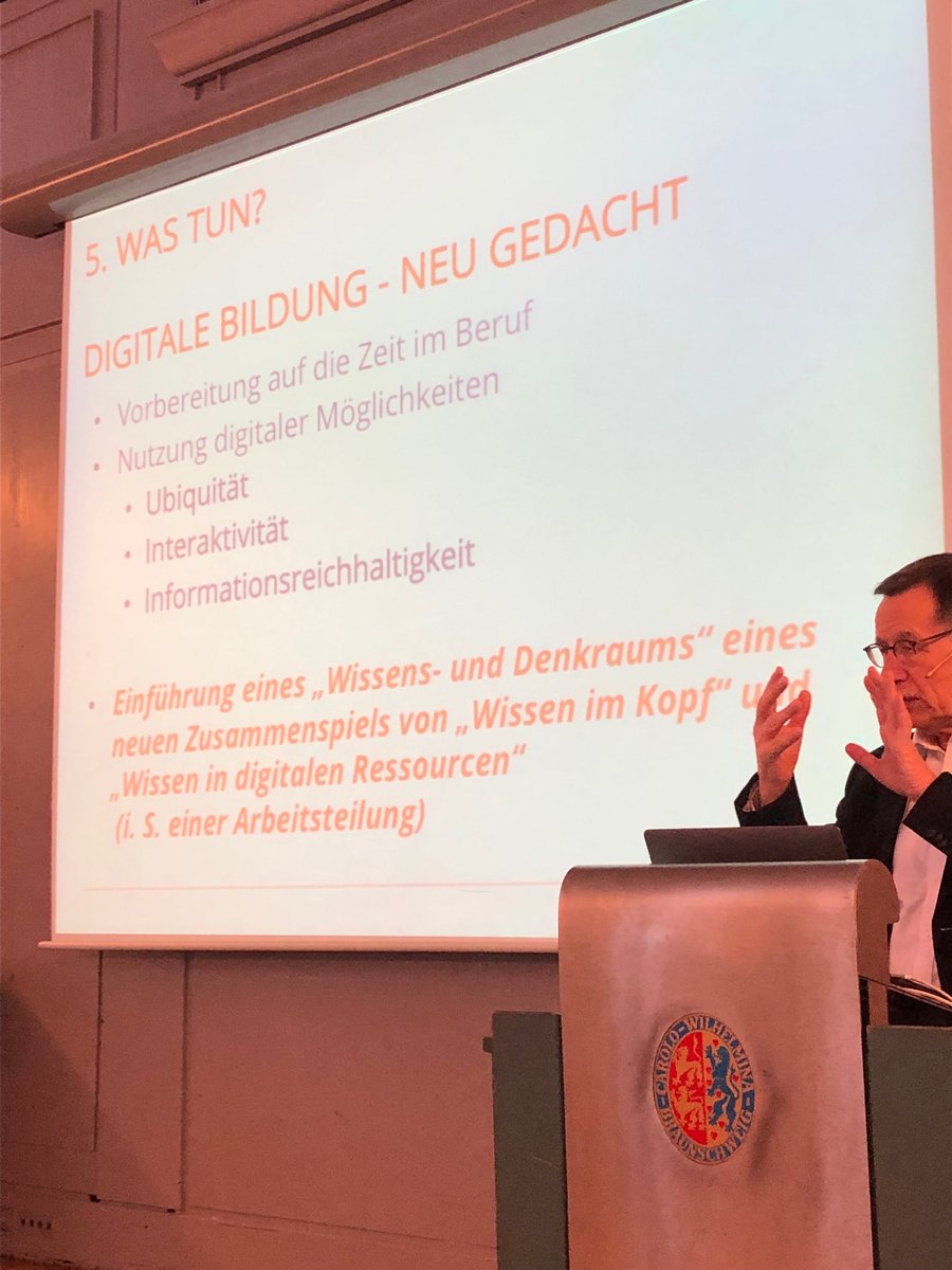 susn's tweet image. Prof. Hesse empfiehlt eine Neue Arbeitsteilung zwischen Wissen im digitalen Speicher und Wissen im Kopf... kann ein Learning Companion helfen? #tt2018bs