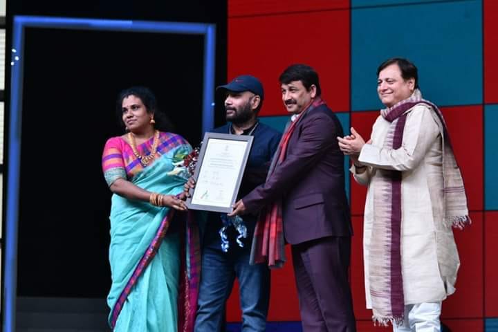 DreamScreen9's tweet photo. #Toletfestivalfilm
#Tolet100awards #chezhiyancinematographer #Santhoshnabirajan #Sheelarajkumart #Aadhirapandilakshmi #sp_mani_cinematographer 
@Rchezhi #Chezhiyan #SanthoshSriram #SusheelaRajkumar @Spmani2202 #AadhiraPandilakshmi @AadhiraOfficial #TeamTOLET @johnmediamanagr https://t.co/jye6Fm3Xqn