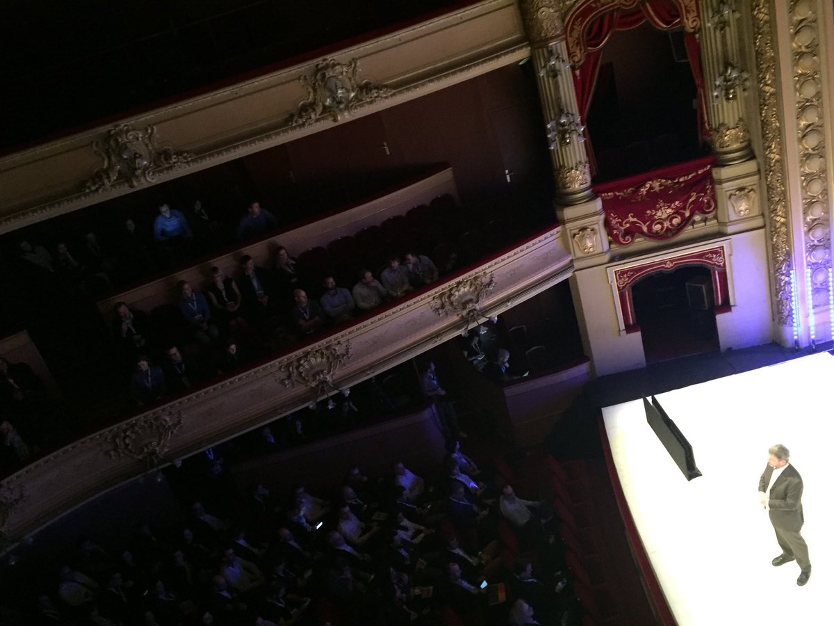 NFr21's tweet image. Stan on Stage at the Opera 👍 #DigitalTechConference @StanHintzy